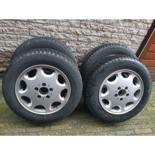 Mercedes 15 inch 8-gaats lichtmetalen velgen W124