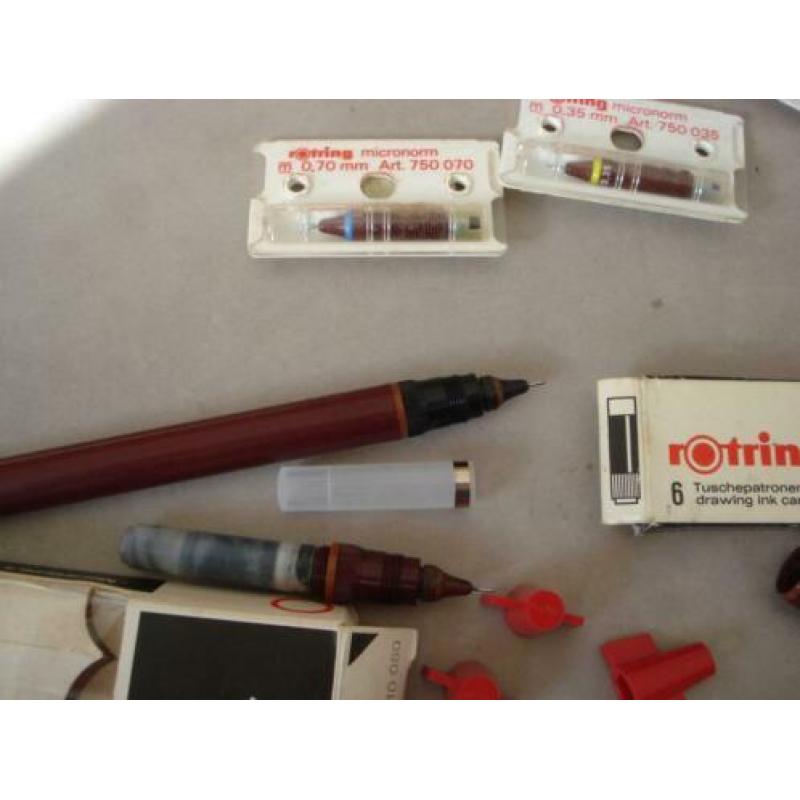 Rotring Variant houder met 4 verschillende micronorm pennen.