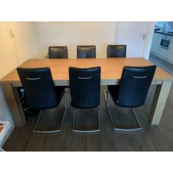 Eetkamertafel & 6 eetkamerstoelen