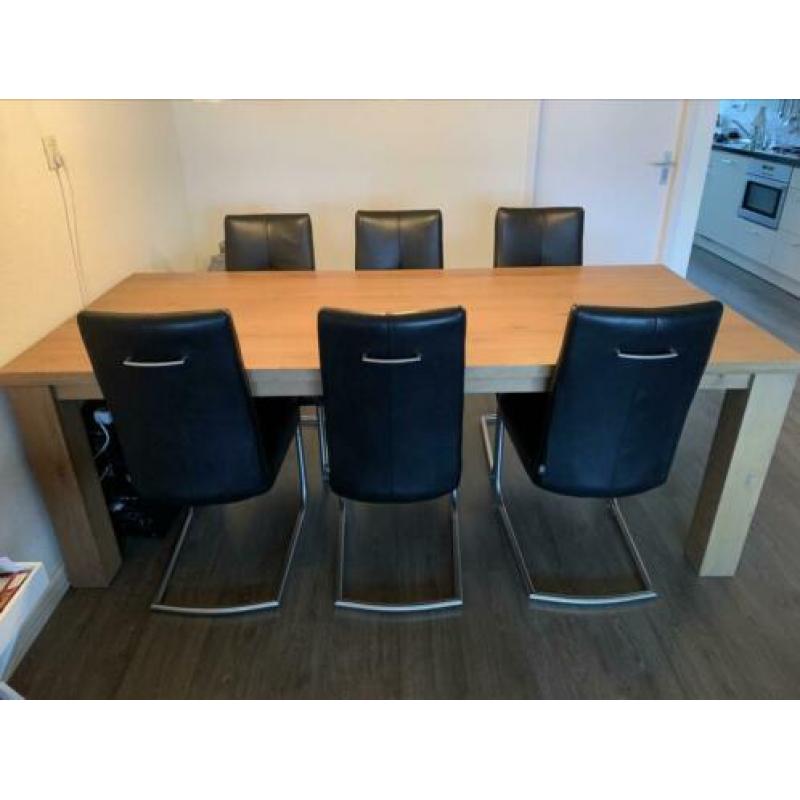 Eetkamertafel & 6 eetkamerstoelen