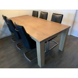 Eetkamertafel & 6 eetkamerstoelen