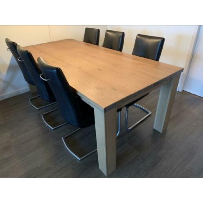 Eetkamertafel & 6 eetkamerstoelen