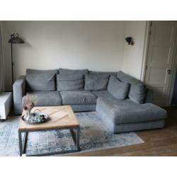 Mooie, grijze lounge bank