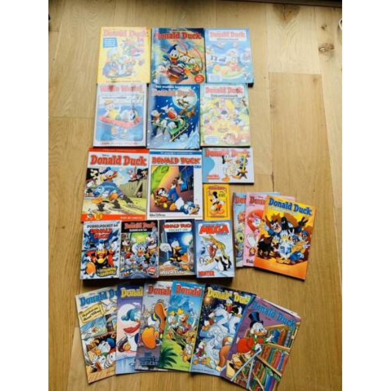 23 stuks Donald Duck: 14 pockets/ boeken en 9 tijdschriften