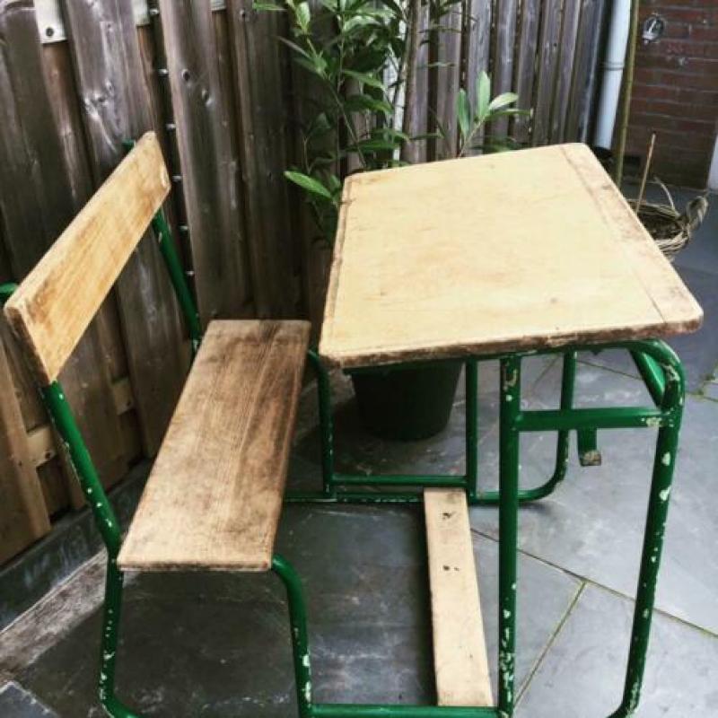 Stoere vintage schoolbank, kinderkamer, sober, stoer, retro