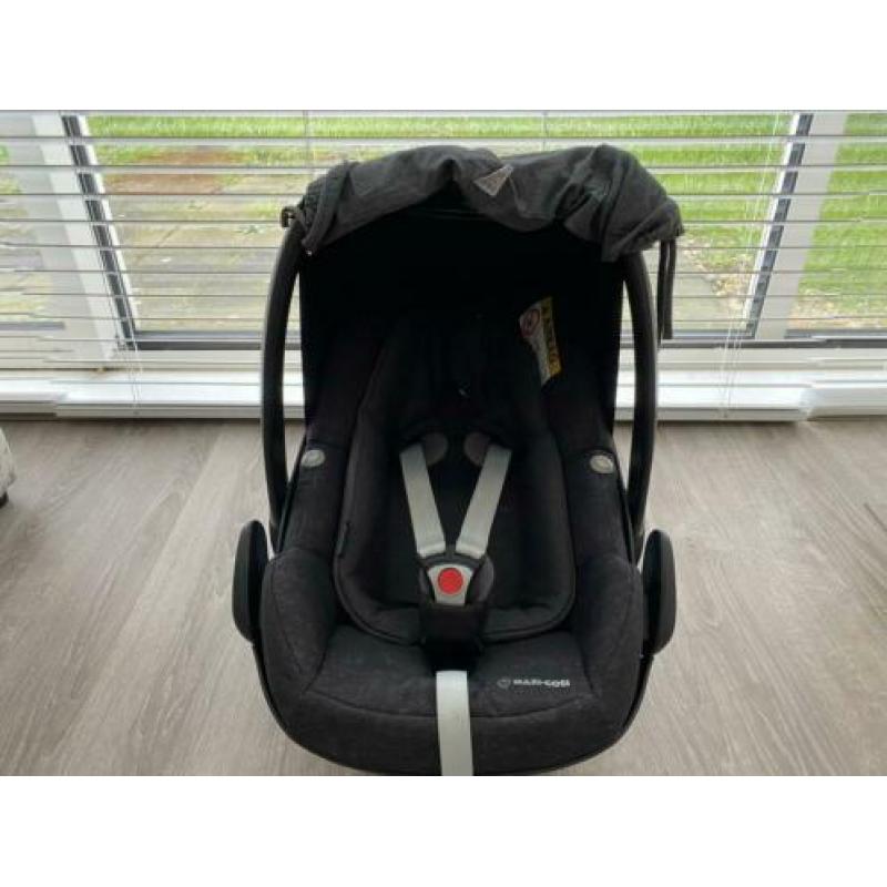 Maxi Cosi Pebble Plus Nomad Black + Joolz adapter + 2way fix