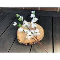 Partij kunstbloemen bloesem/bloesemboom takken wit 61 cm