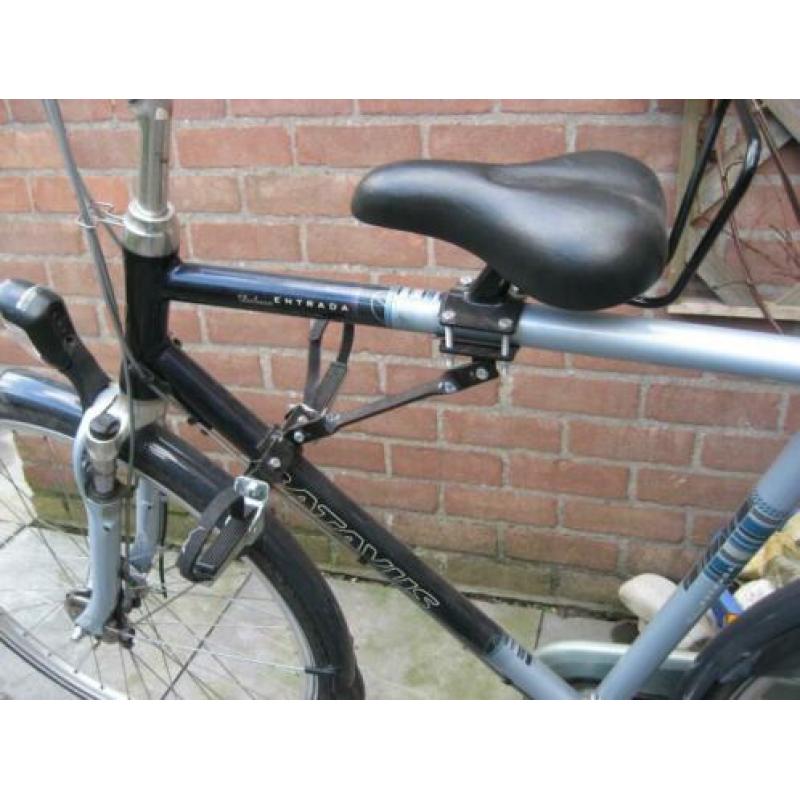 Fietszadeltje op stang