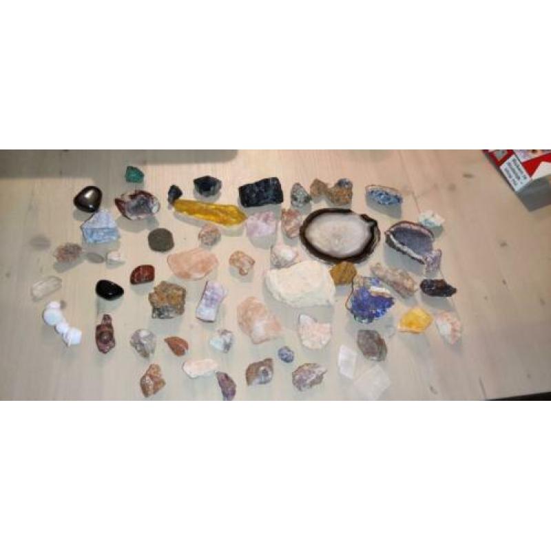 verzameling mineralen en edelstenen
