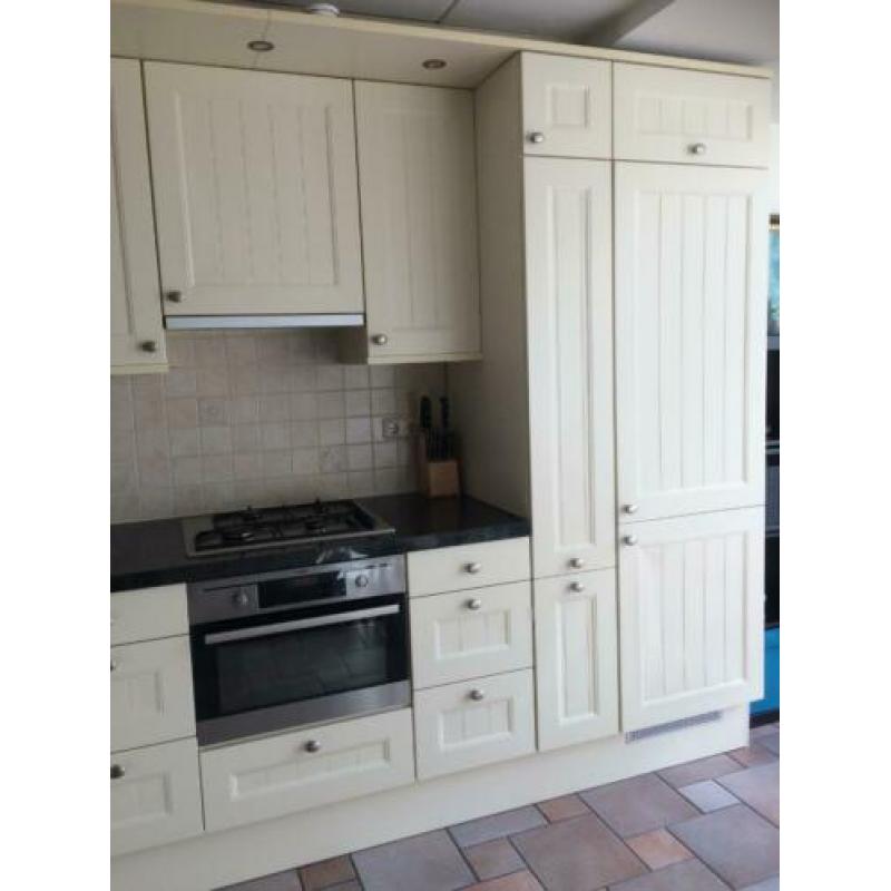 Complete(Grando) Keuken Vanille kleur, incl apparaten