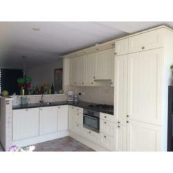 Complete(Grando) Keuken Vanille kleur, incl apparaten
