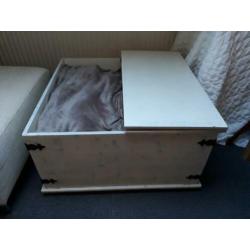 Salontafel en opbergkist in een!