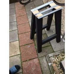 2 tafelpoten hout zwart