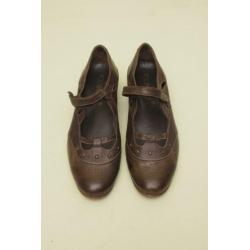 Footnotes mary jane pump bruin maat 42
