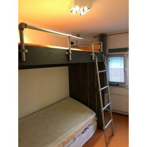 Steigerhouten hoogslaper