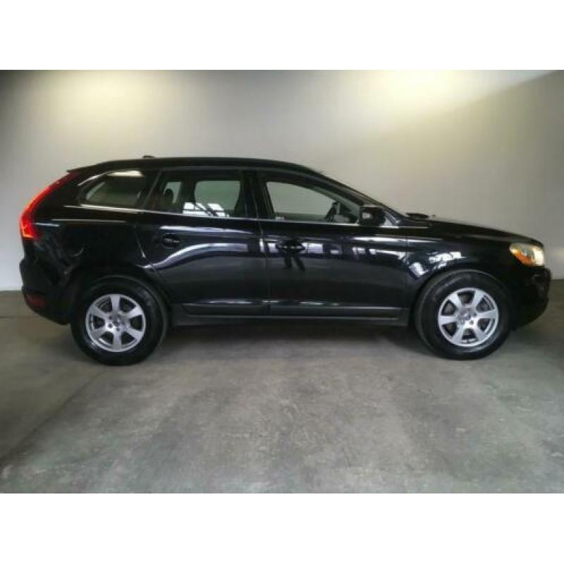 Volvo XC60 2.4 D5 AWD Momentum Leer / Clima / LMV / Cruise /