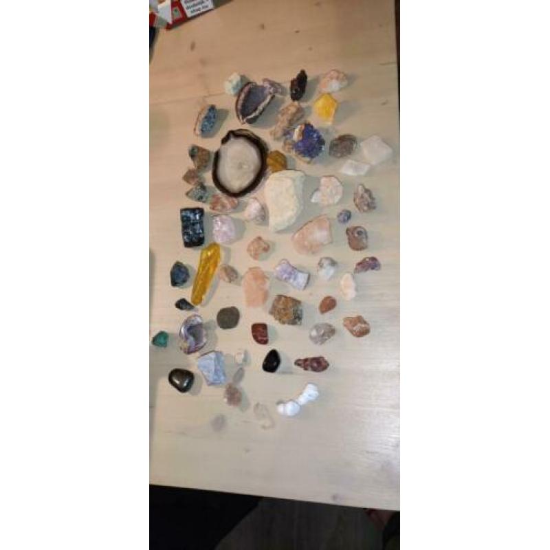 verzameling mineralen en edelstenen