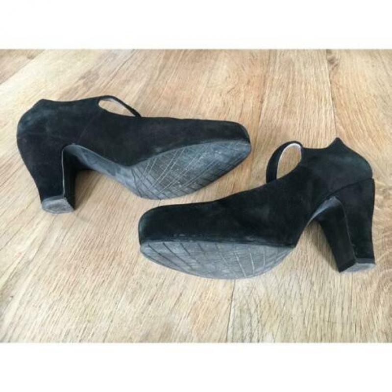 Zwarte suède pumps met bandjes, Gianna Firenze, maat 41