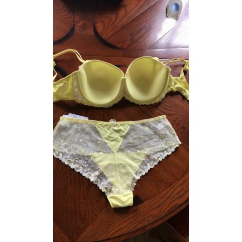 Nieuwe Simone Perele set BH 85E slip 5 ca 42, mooi geel