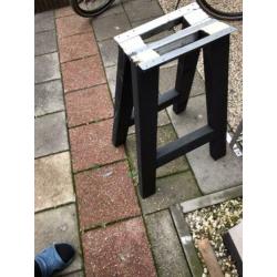2 tafelpoten hout zwart