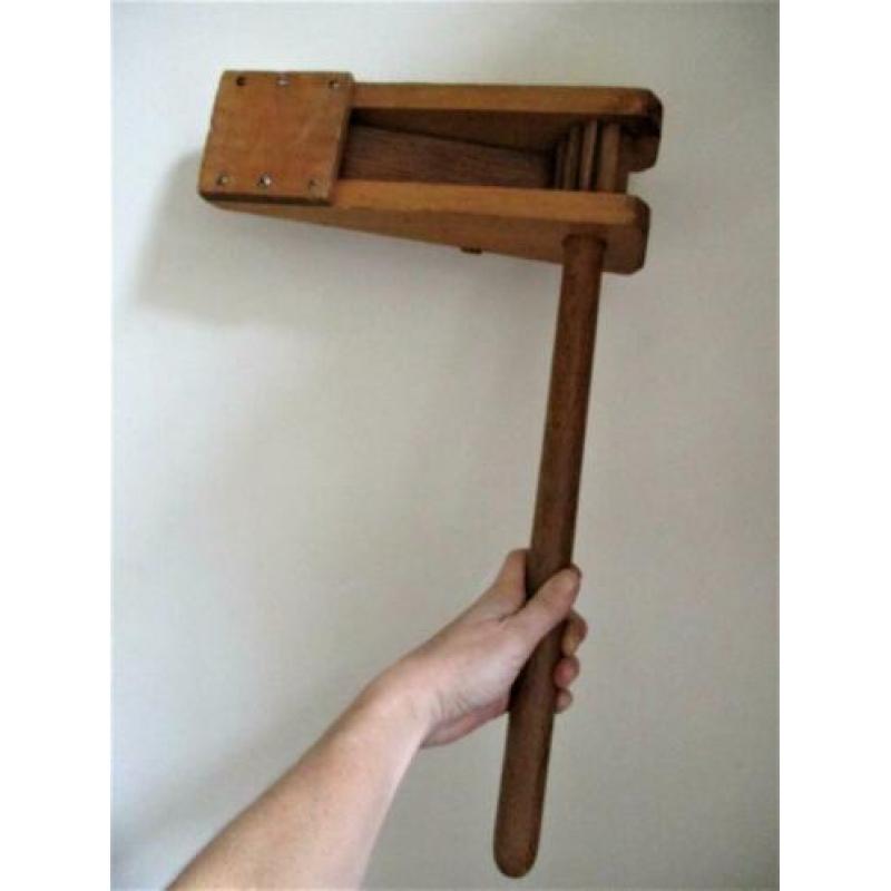 Antieke grote ratelaar van eiken ca 50 cm groot uit de 20'S