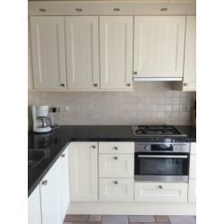 Complete(Grando) Keuken Vanille kleur, incl apparaten