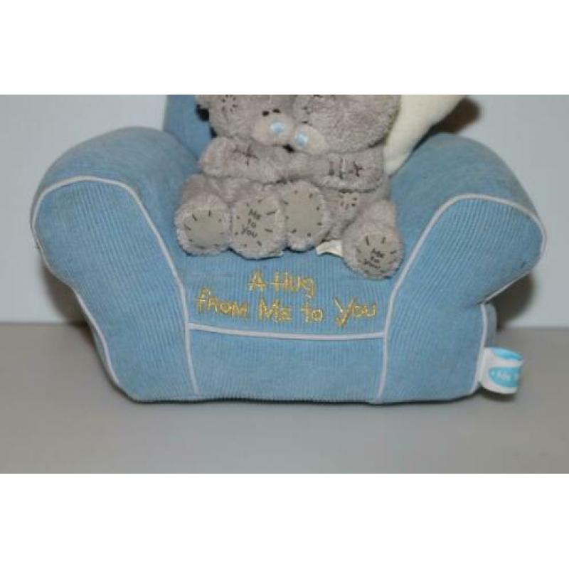 Me to you beertje op blauwe bank sofa a hug from me to you