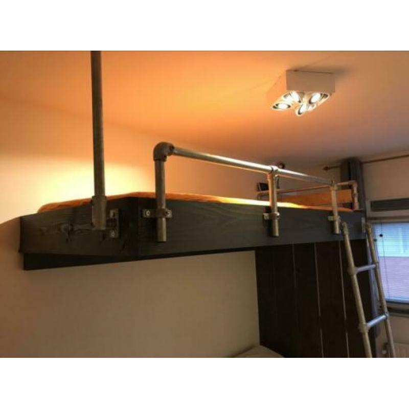Steigerhouten hoogslaper
