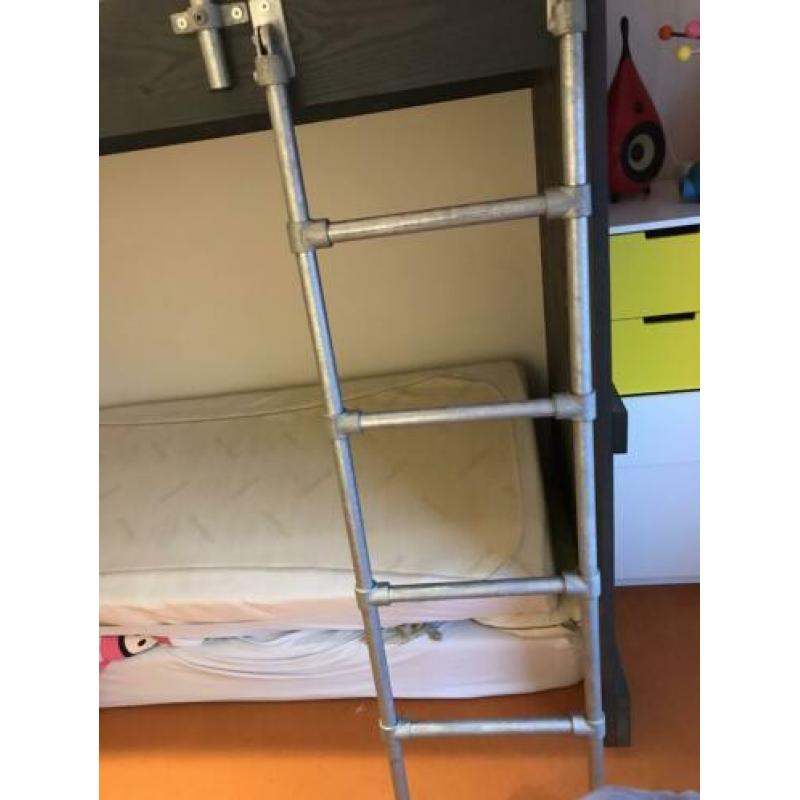 Steigerhouten hoogslaper