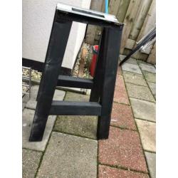 2 tafelpoten hout zwart