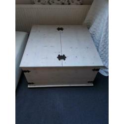 Salontafel en opbergkist in een!