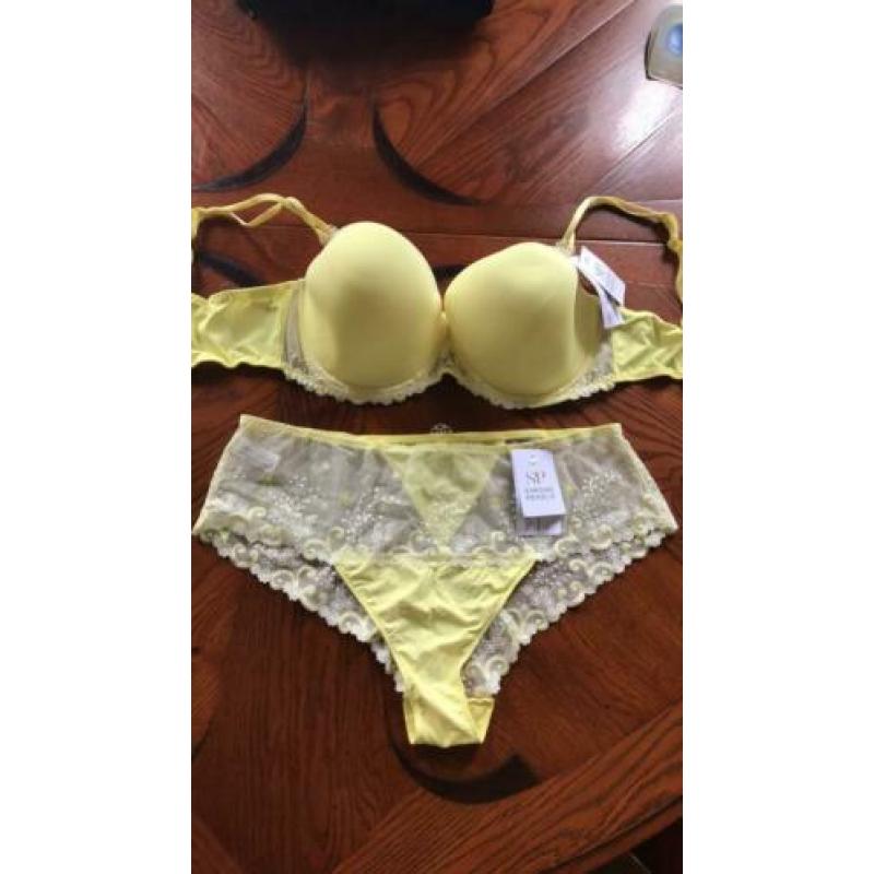 Nieuwe Simone Perele set BH 85E slip 5 ca 42, mooi geel