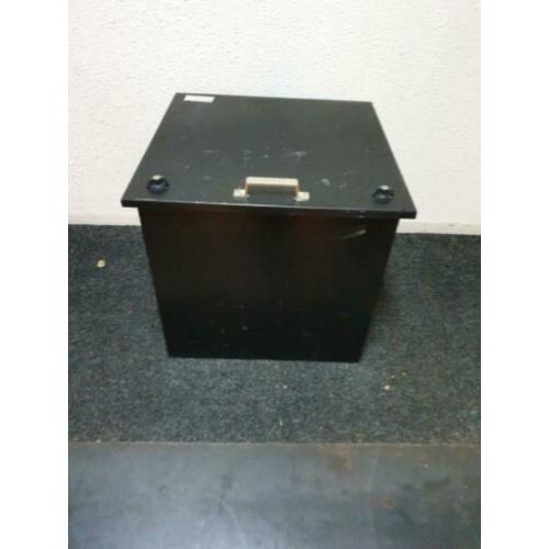 Uitverkoop!! Metalen opbergbak voor €40,-!