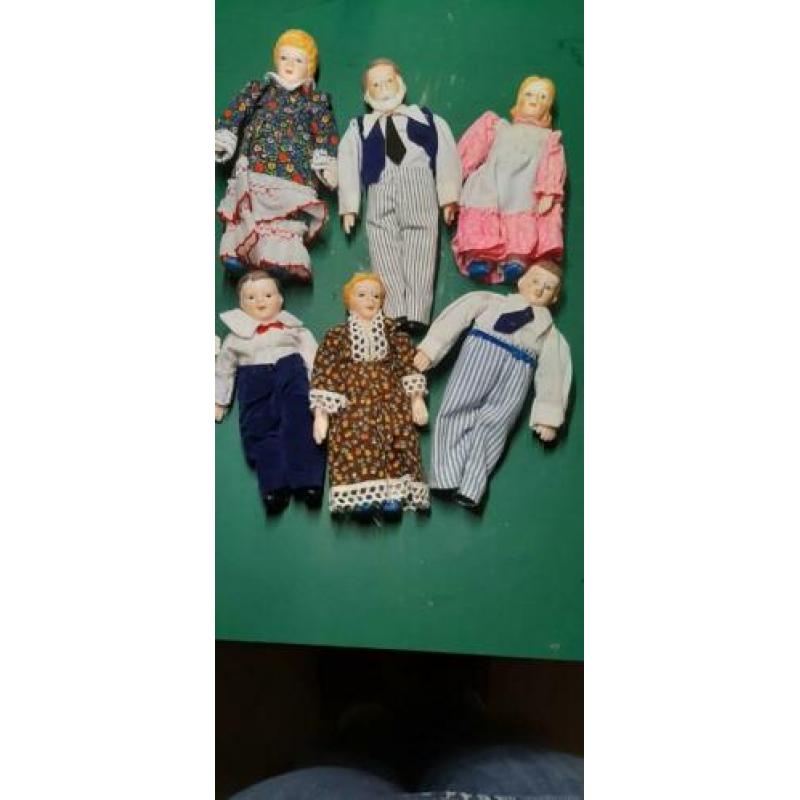 6 oude poppenhuis popjes schaal 1:12