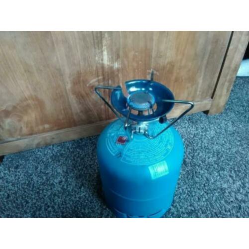 Campingaz gasfles met kookpit, fles nog ruim 1/2 vol.