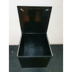 Uitverkoop!! Metalen opbergbak voor €40,-!