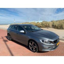 Volvo V60 2.0 T3 R-Design & Nordic+ Sport
