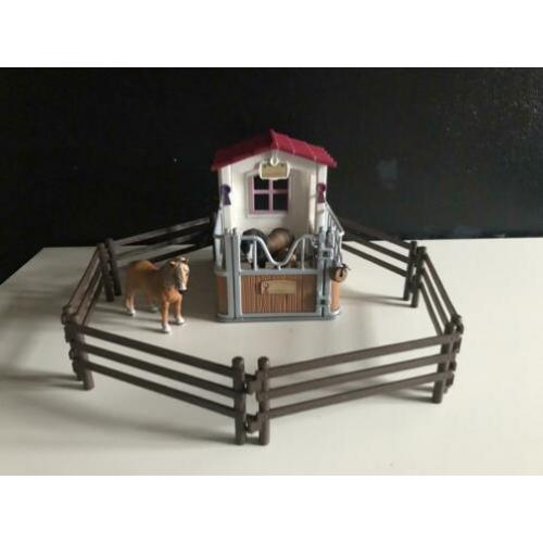 schleich stal met hekwerk + pony en veulen