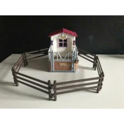 schleich stal met hekwerk + pony en veulen