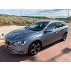 Volvo V60 2.0 T3 R-Design & Nordic+ Sport
