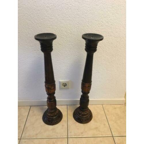 Twee mooie houten kandelaars
