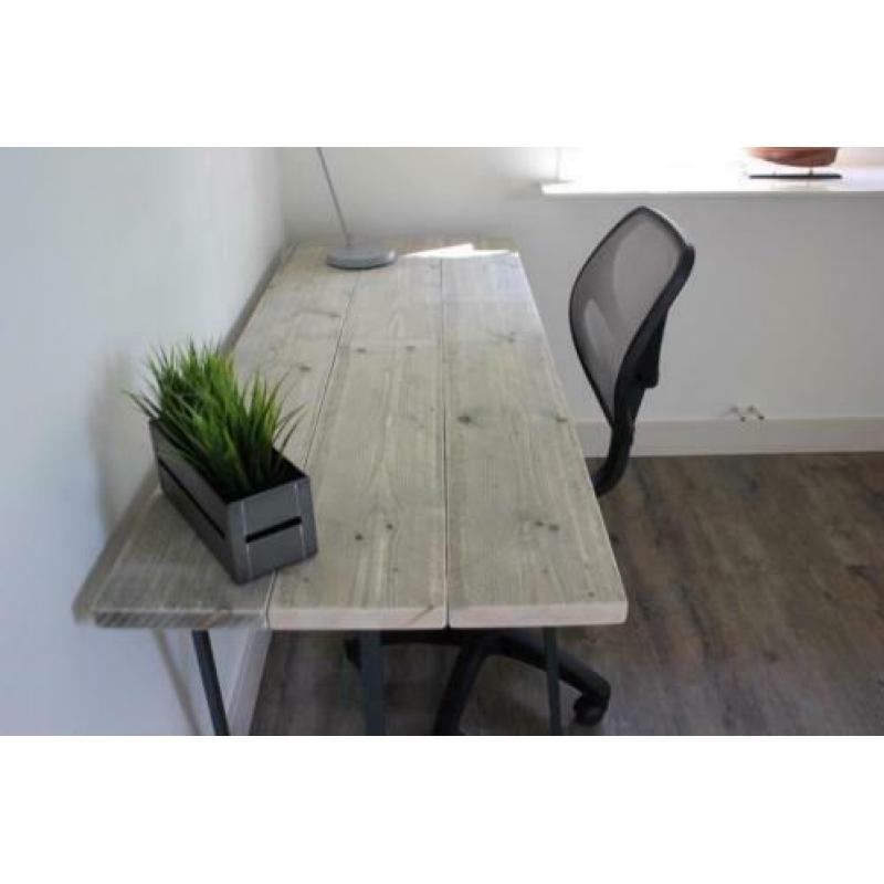 Bureau steigerhout met schragen