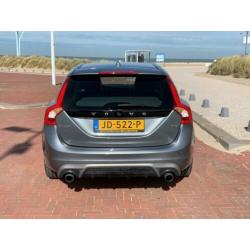 Volvo V60 2.0 T3 R-Design & Nordic+ Sport