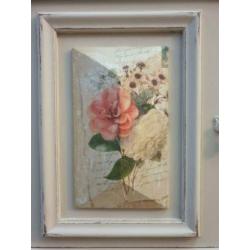 2 Witte nachtkastjes met rozen, bloemen, brief afbeelding