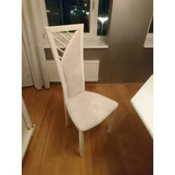 Zeer mooie eethoek met 4 stoelen compleet