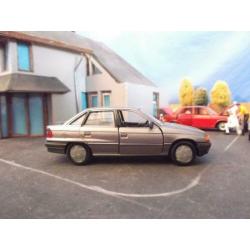 1/43 Opel Astra F Sedan - Gama metallic-antraciet