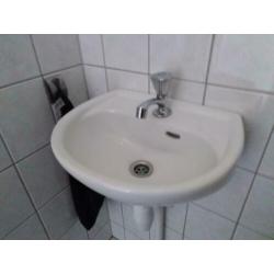 Fontein toilet (wit) wastafel inclusief kraan 35cm x 32cm)