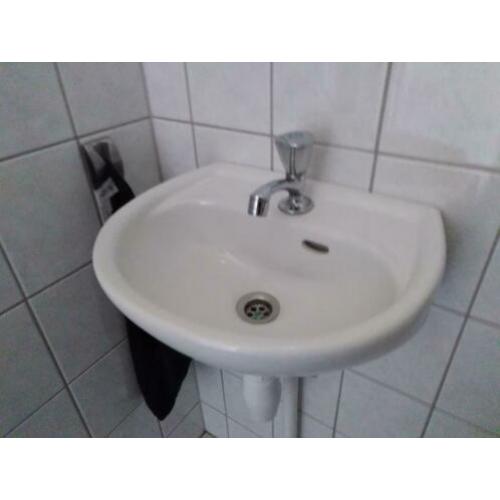 Fontein toilet (wit) wastafel inclusief kraan 35cm x 32cm)