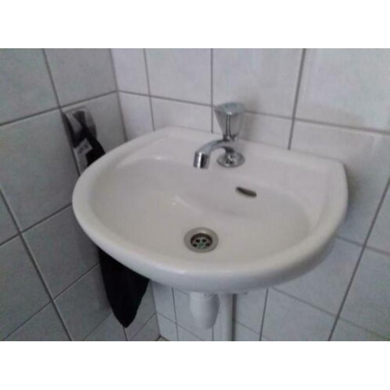 Fontein toilet (wit) wastafel inclusief kraan 35cm x 32cm)