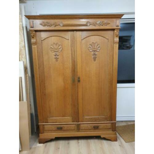 Nette oude eiken kast